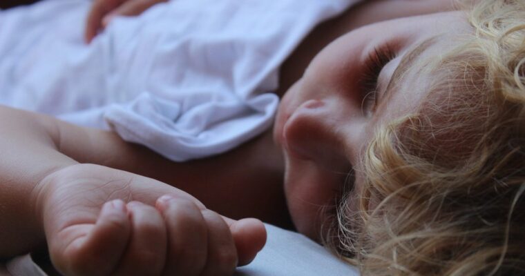 Jak usypiać dziecko – 11 przydatnych wskazówek